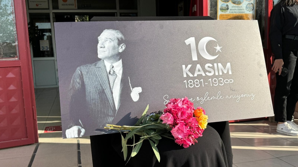 Atatürk'ü Saygı ve Rahmetle Andık